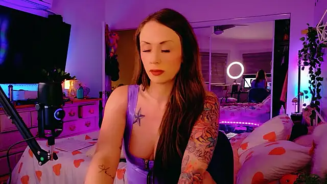 bellethegirl online show from April 18, 2026, 6:39 am