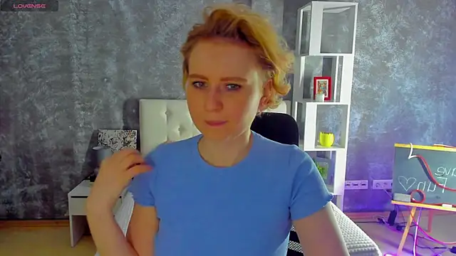 Snapshot of Shiny_Liss chatting on May 12, 2026, 1:36 am Shiny Liss online show from May 12, 2026, 1:36 am