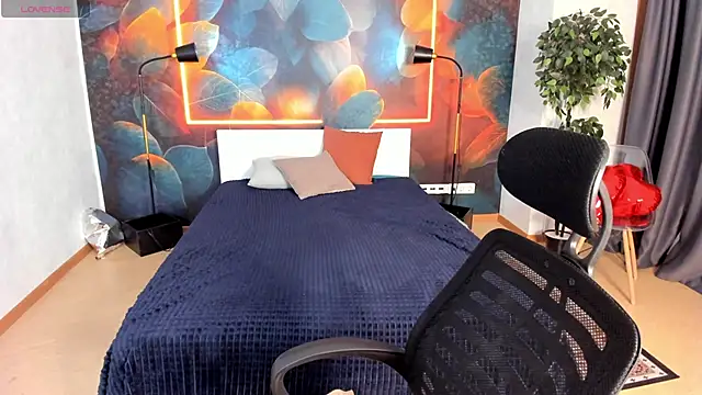 Shiny Liss online show from June 7, 2026, 1:32 am