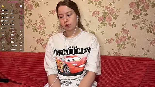 EleneShedden online show from April 26, 2026, 7:28 am