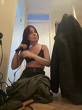 petitehotwife4u online show from April 11, 2026, 6:45 pm