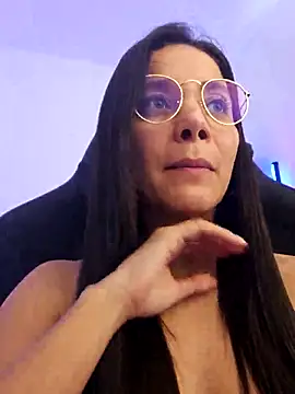 miaeyex online show from May 11, 2026, 4:04 pm