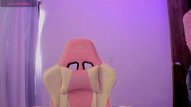 KittyFeet1 online show from April 20, 2026, 8:10 pm