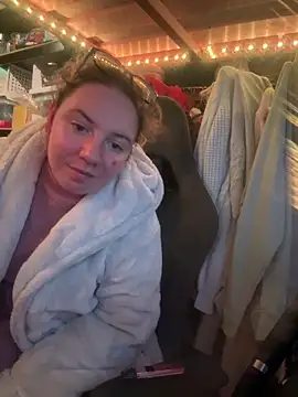 Snapshot of curvyneon chatting on April 4, 2026, 7:22 pm curvyneon online show from April 4, 2026, 7:22 pm