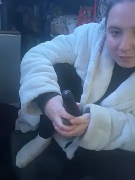 Snapshot of curvyneon chatting on April 13, 2026, 8:03 pm curvyneon online show from April 13, 2026, 8:03 pm