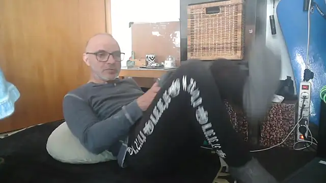 Thomate24 online show from March 25, 2026, 1:28 pm