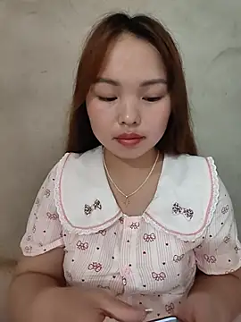 Snapshot of Mina_xYx chatting on June 2, 2026, 4:03 am Mina xYx online show from June 2, 2026, 4:03 am