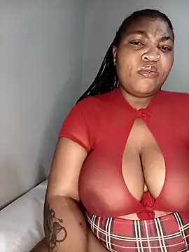 BeverlyQueen15 online show from April 19, 2026, 9:39 pm