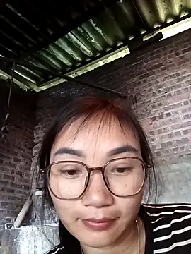 emmasexy2k online show from April 22, 2026, 6:05 am