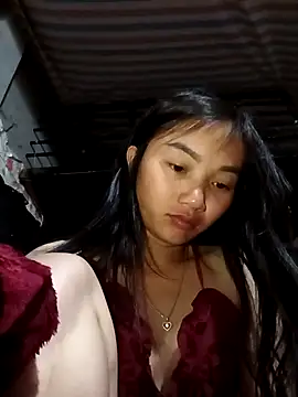 emmasexy2k online show from May 6, 2026, 1:25 am
