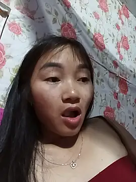 emmasexy2k online show from May 19, 2026, 1:44 am