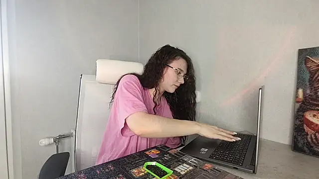 LaritaTocchio online show from March 16, 2026, 8:18 am