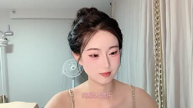 1X-yiyi online show from May 11, 2026, 12:00 pm