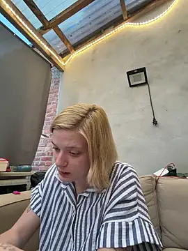 jessebell2003 online show from May 28, 2026, 7:44 pm