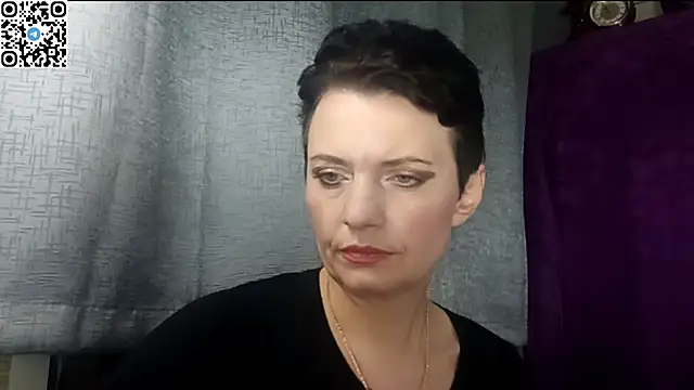 HotMamaQueen234 online show from May 1, 2026, 7:40 pm