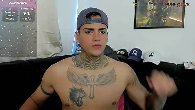 sweetlatinoboy online show from April 4, 2026, 12:02 pm