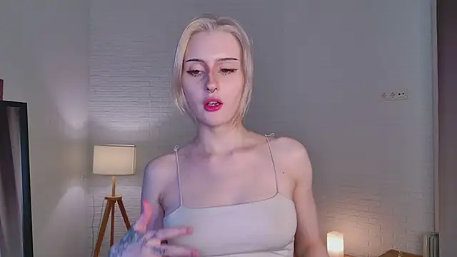 Snapshot of oh__lily chatting on May 11, 2026, 4:04 pm oh lily online show from May 11, 2026, 4:04 pm
