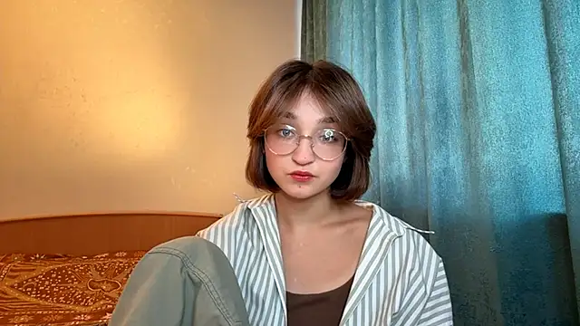 Snapshot of Nyvel chatting on March 17, 2026, 4:50 am Nyvel online show from March 17, 2026, 4:50 am