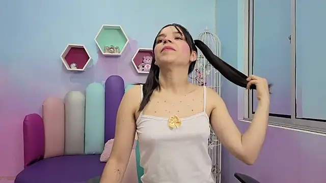 Isaa Skinny online show from June 8, 2026, 3:51 am