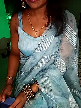 Snapshot of mayakapoor880 chatting on May 17, 2026, 6:48 pm mayakapoor880 online show from May 17, 2026, 6:48 pm