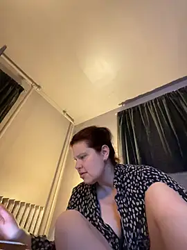 Snapshot of JulieetteLatte chatting on April 2, 2026, 1:25 am JulieetteLatte online show from April 2, 2026, 1:25 am