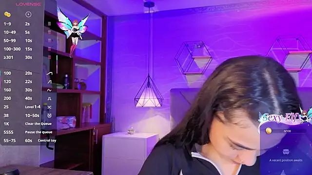 tifanywollf online show from April 1, 2026, 3:18 am