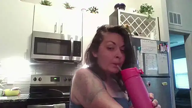tinyassbossymilf online show from July 1, 2026, 9:47 pm
