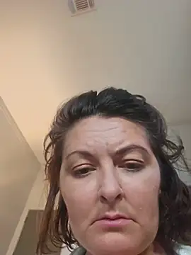 tinyassbossymilf online show from July 18, 2026, 2:43 pm