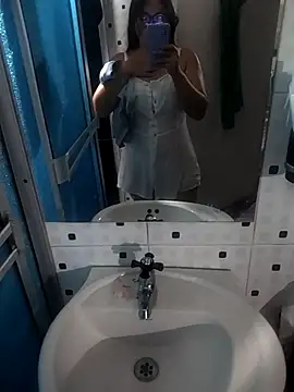 Snapshot of LatinSquirtBaby chatting on June 6, 2026, 2:27 am LatinSquirtBaby online show from June 6, 2026, 2:27 am
