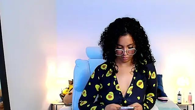 Luciianita lov199 online show from May 10, 2026, 8:25 pm