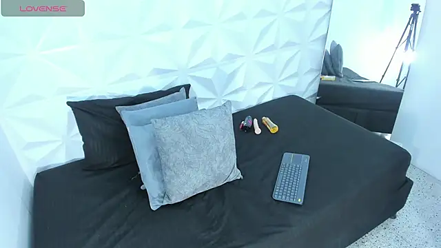 Sophia cleithon1 online show from March 28, 2026, 8:19 pm