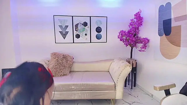 Snapshot of Kitty__meow chatting on April 14, 2026, 12:44 pm Kitty meow online show from April 14, 2026, 12:44 pm