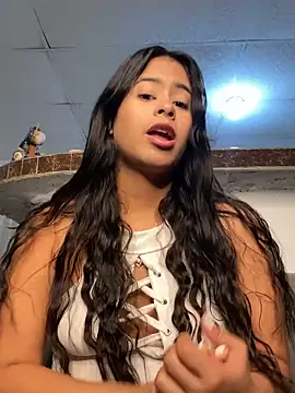 lucirganaxxx online show from April 18, 2026, 4:05 am