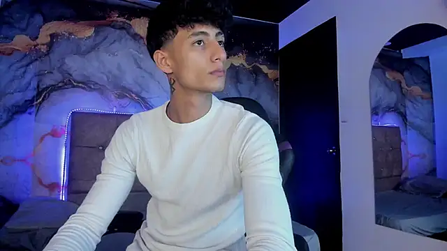 MaxiimoRomano  online show from May 8, 2026, 1:27 pm