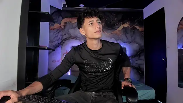 MaxiimoRomano  online show from May 11, 2026, 2:45 pm