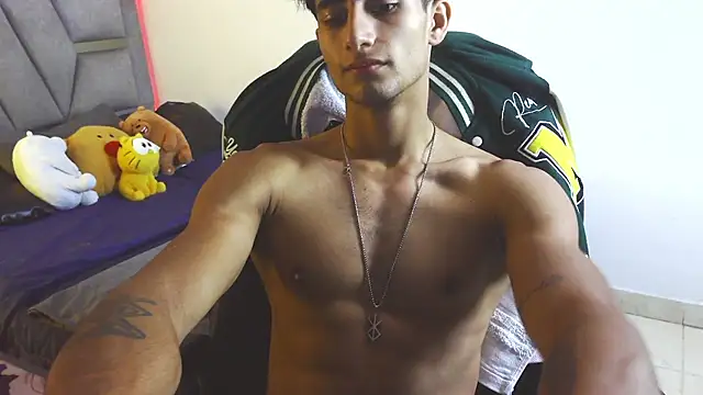MaxiimoRomano  online show from May 22, 2026, 2:55 pm
