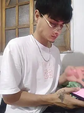 Mobi bigdick online show from May 6, 2026, 5:35 am
