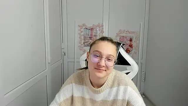 Snapshot of Mia_kristal chatting on June 1, 2026, 7:43 am Mia kristal online show from June 1, 2026, 7:43 am