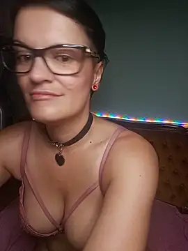 Evamilfhungary online show from June 15, 2026, 8:22 pm