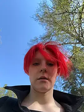 NinaParri online show from May 8, 2026, 2:06 am