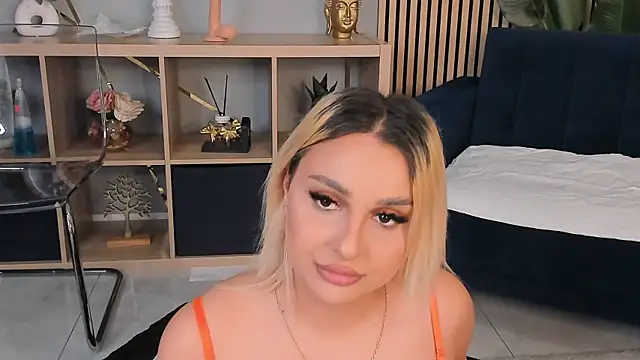 CurvyyVanessa online show from May 11, 2026, 3:45 am
