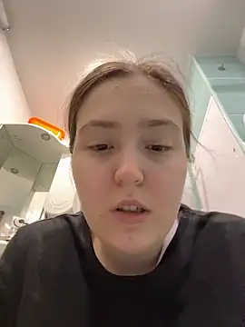 charmingggirl online show from April 7, 2026, 7:53 am