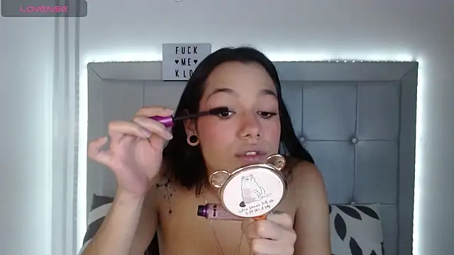 Snapshot of Kloe__watson chatting on April 22, 2026, 7:04 pm Kloe watson online show from April 22, 2026, 7:04 pm