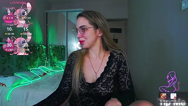 Alexandracandy online show from May 9, 2026, 7:41 pm