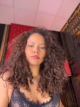 CurlyOopsieXXX online show from June 3, 2026, 9:31 pm