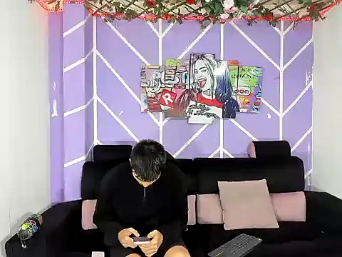 Nahomi hot 77 online show from May 14, 2026, 12:12 pm