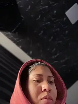 Laila LS online show from June 26, 2026, 12:42 pm