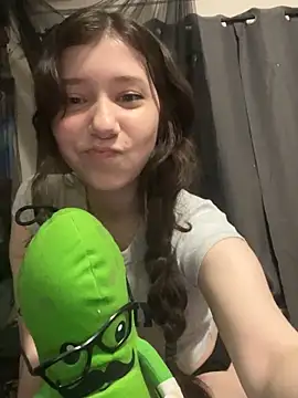 danneillove online show from March 18, 2026, 6:16 am