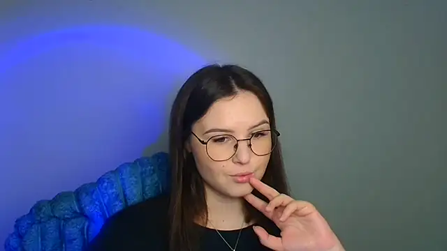 Nika nik a online show from March 28, 2026, 6:13 am