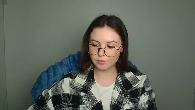 Nika nik a online show from April 1, 2026, 11:22 am